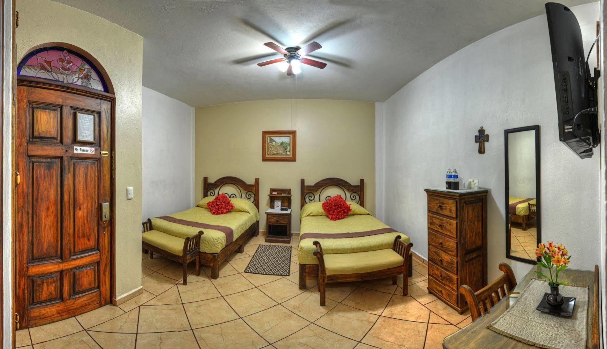 Hotel La Casa Del Laurel Taxco de Alarcon Esterno foto