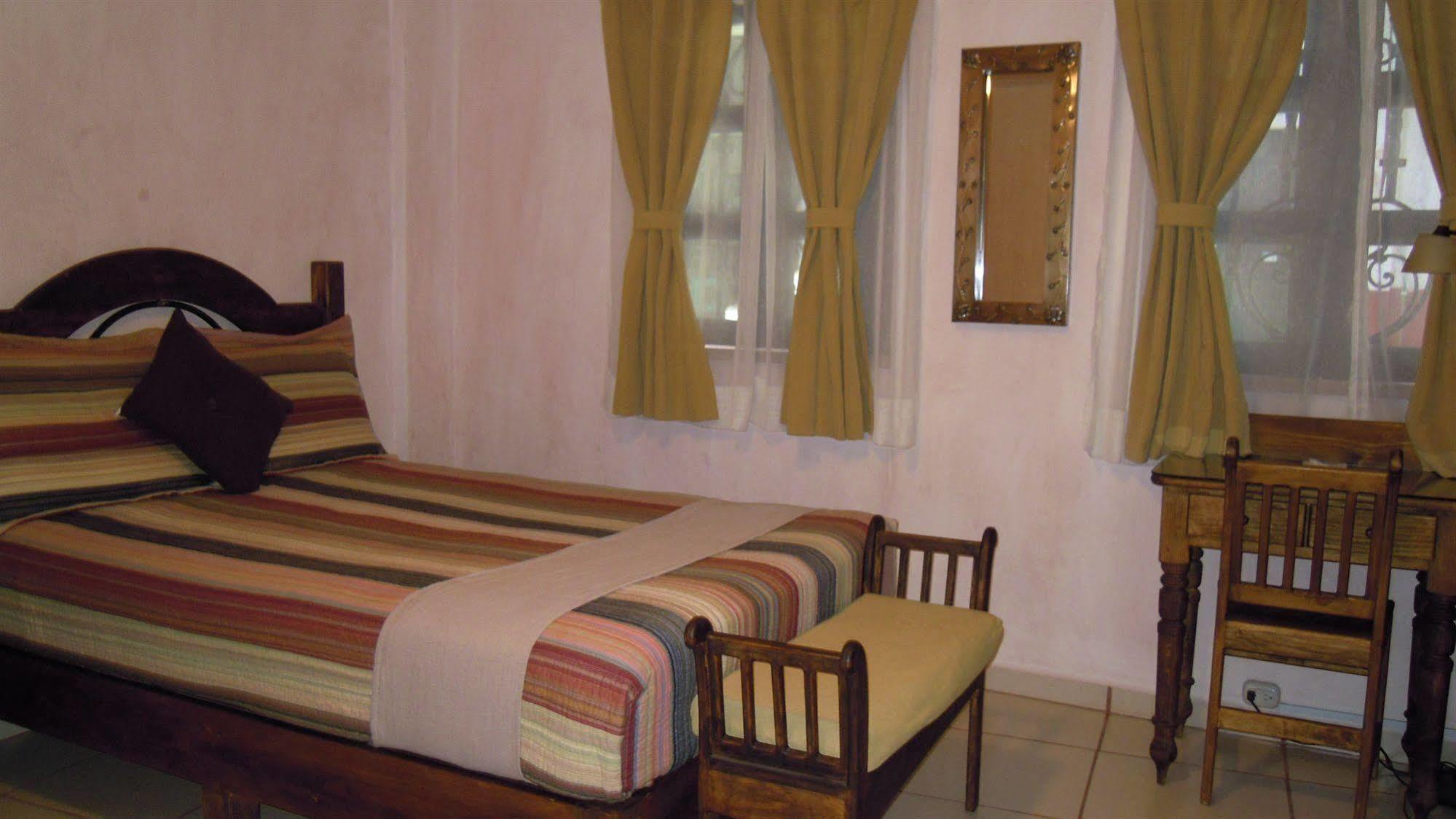 Hotel La Casa Del Laurel Taxco de Alarcon Esterno foto